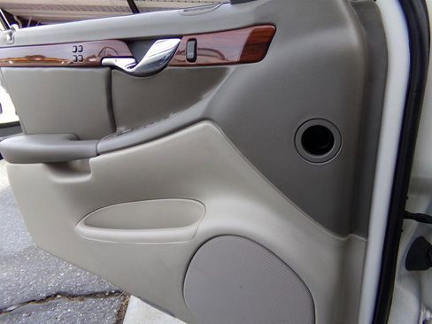 Used 2003 Cadillac De Ville Sedan w/ Comfort & Convenience Package image 68