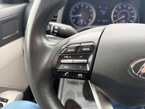 Used 2019 Hyundai Elantra SE FWD image 28