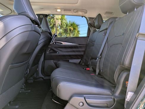 New 2026 INFINITI QX60 Luxe w/ Family Package image 16