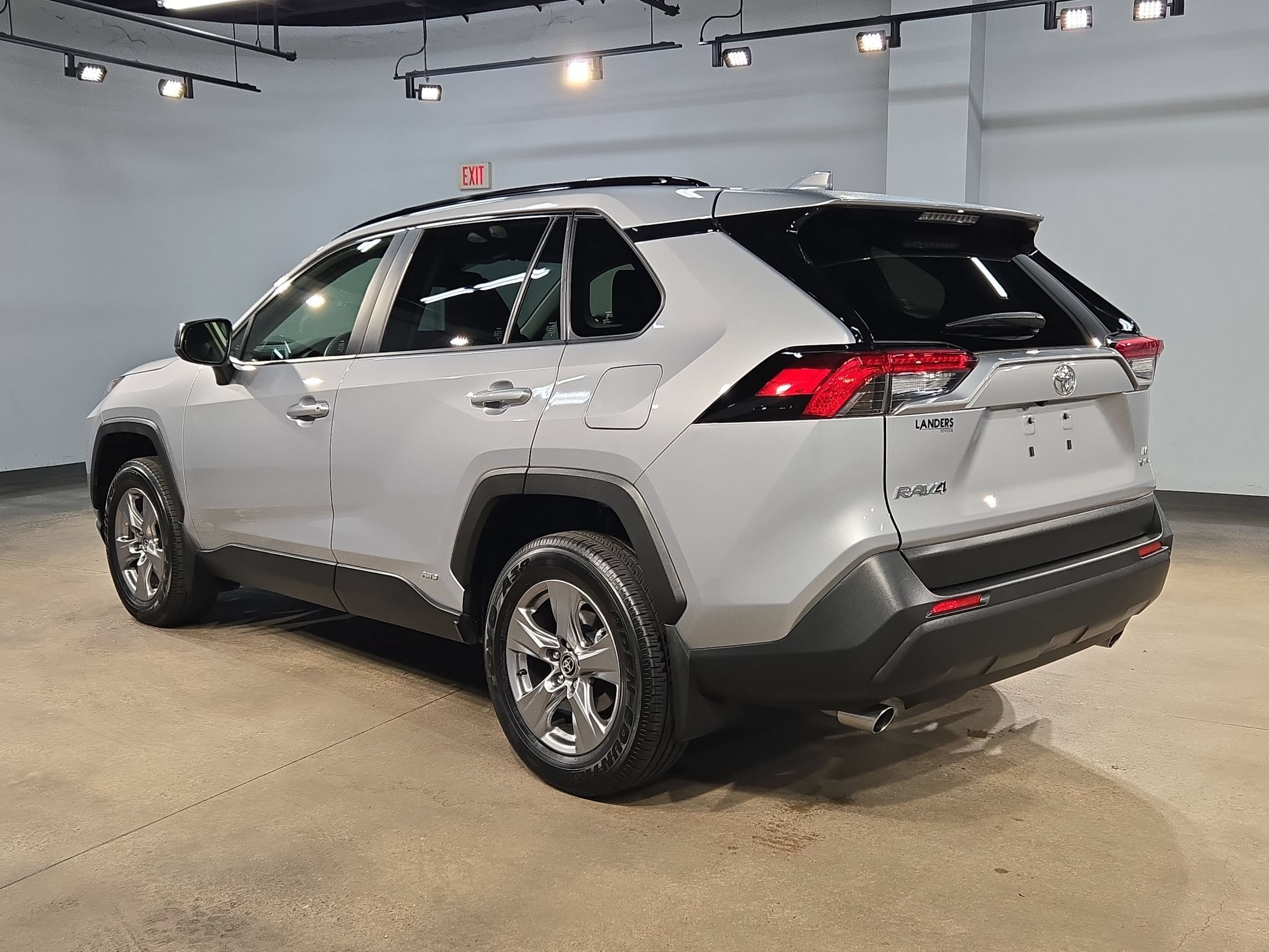 Certified 2025 Toyota RAV4 LE AWD/4WD image 5