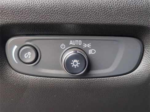 Certified 2023 Chevrolet Traverse LT image 17