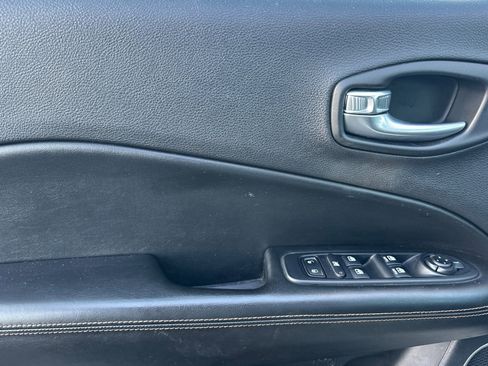 Used 2021 Jeep Compass Limited image 10