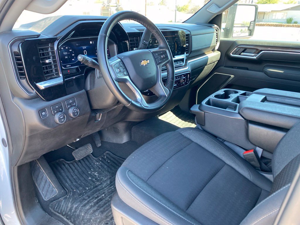 Used 2025 Chevrolet Silverado 2500 LT w/ Convenience Package AWD/4WD image 6
