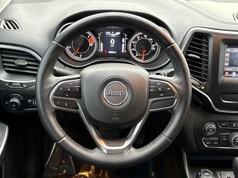 Used 2019 Jeep Cherokee Latitude Plus image 21