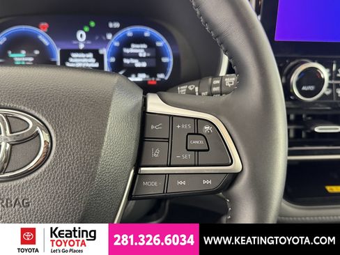 Certified 2024 Toyota Highlander Limited AWD/4WD image 30