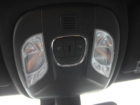 Used 2024 Jeep Compass Latitude AWD/4WD image 11