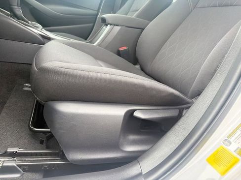Used 2025 Toyota Corolla LE image 20