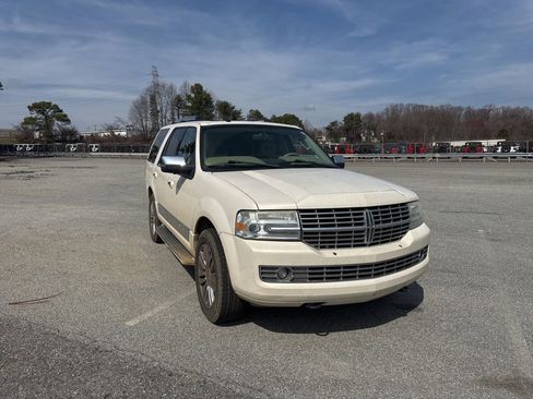 Used 2007 Lincoln Navigator Ultimate image 13