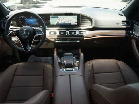 Used 2025 Mercedes-Benz GLS 450 4MATIC image 23