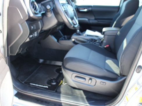 Used 2020 Toyota Tacoma TRD Off-Road image 13