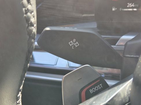 Used 2024 BMW 760i xDrive w/ Executive Package image 29