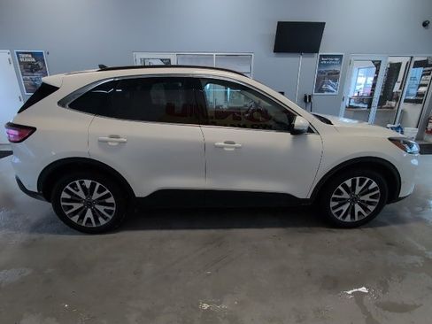 Used 2020 Ford Escape Titanium image 6