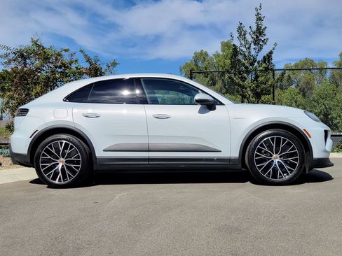 Used 2025 Porsche Macan Electric image 8