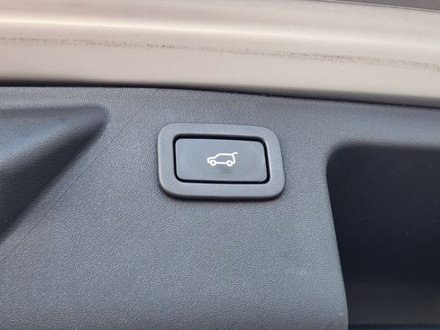 Used 2017 Land Rover Discovery Sport HSE Luxury image 33