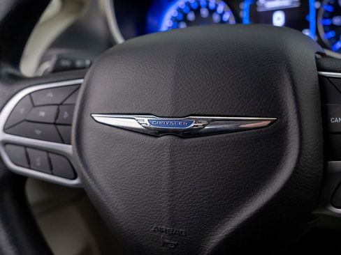 Used 2017 Chrysler Pacifica Touring Plus w/ Tire & Wheel Group image 27