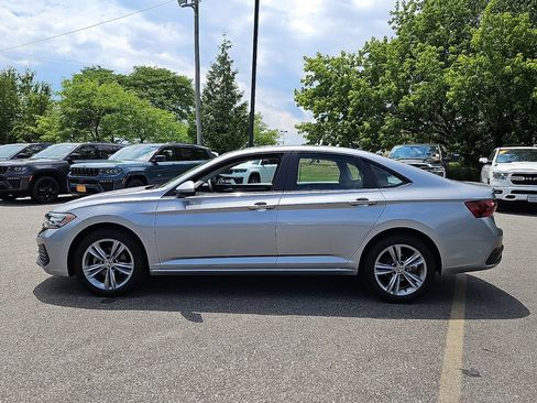 Used 2023 Volkswagen Jetta SE FWD image 4