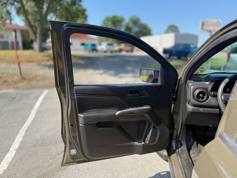 Used 2023 Chevrolet Colorado W/T RWD image 24