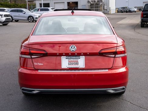 Used 2022 Volkswagen Passat 2.0T image 4