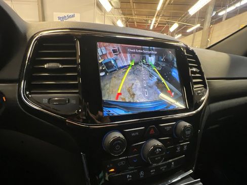 Used 2019 Jeep Grand Cherokee Laredo w/ 18" Wheel & 8.4" Radio Group RWD image 25