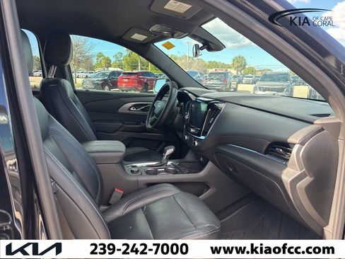 Used 2023 Chevrolet Traverse LT image 15