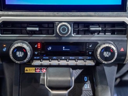 Used 2024 Toyota Tacoma Limited w/ Limited Package (LT) image 26