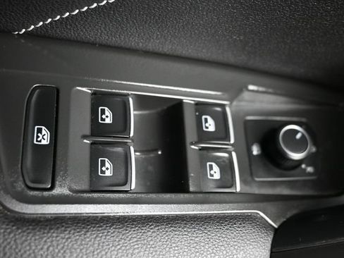 Used 2022 Volkswagen Tiguan SE FWD image 29