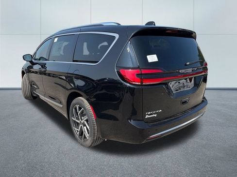New 2027 Chrysler Pacifica Pinnacle AWD/4WD image 2