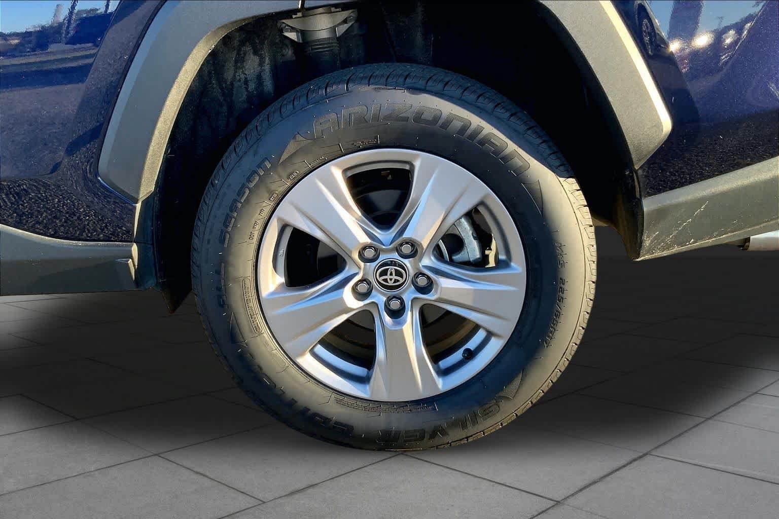 Used 2025 Toyota RAV4 XLE AWD/4WD image 10