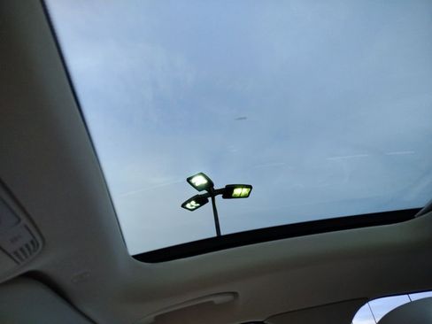 Used 2021 Mercedes-Benz GLC 300 4MATIC image 12