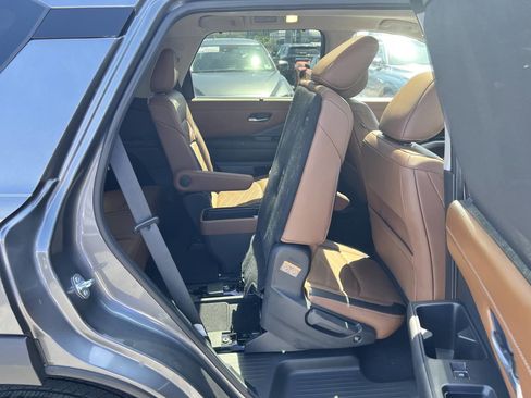 Used 2022 Nissan Pathfinder Platinum w/ Cargo Package image 26