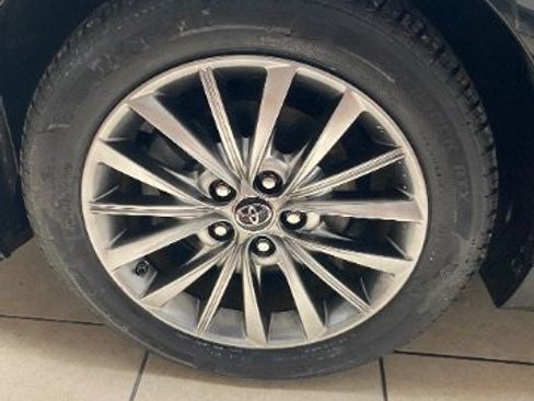 Used 2016 Toyota Avalon Limited image 31