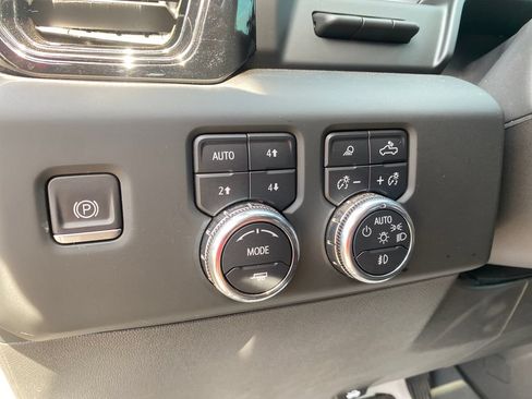 Used 2024 GMC Sierra 1500 AT4 w/ Technology Package AWD/4WD image 34