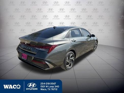 Used 2025 Hyundai Elantra SEL image 11