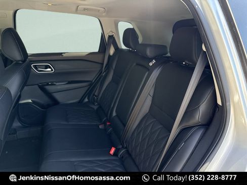 Certified 2021 Nissan Rogue Platinum FWD image 30