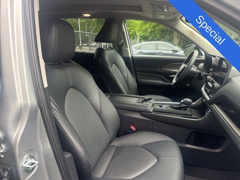 Used 2024 Toyota Grand Highlander XLE FWD image 6
