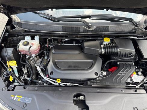 Used 2025 Chrysler Pacifica Select FWD image 37