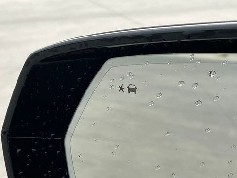 Used 2023 Chevrolet Tahoe High Country image 22