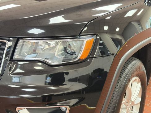 Used 2021 Jeep Grand Cherokee Laredo AWD/4WD image 10