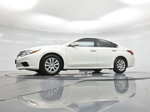 Used 2017 Nissan Altima 2.5 S w/ Power Driver Seat Package image 50