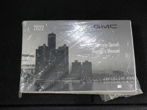 Used 2022 GMC Terrain SLT w/ LPO, 'HIT The Road' Package image 23