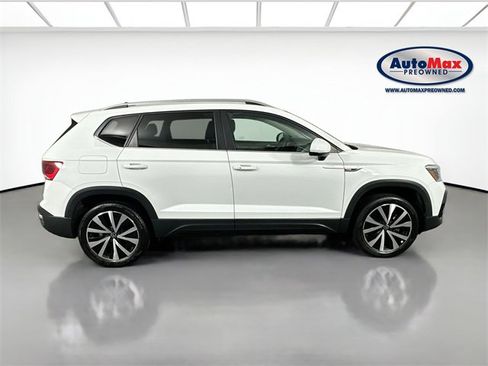 Used 2024 Volkswagen Taos SE image 10