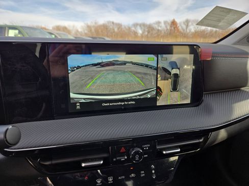 New 2026 Nissan Kicks SR AWD/4WD image 26