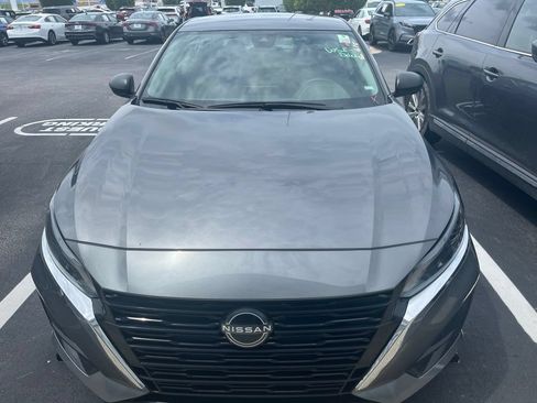 Used 2024 Nissan Altima 2.5 SV FWD image 2