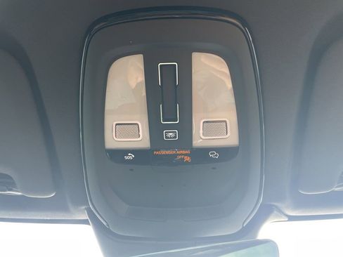 Certified 2023 Volvo XC60 B5 Ultimate w/ Climate Package image 37