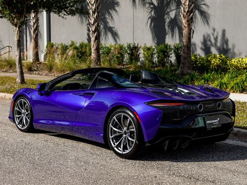 Used 2025 McLaren Artura image 28