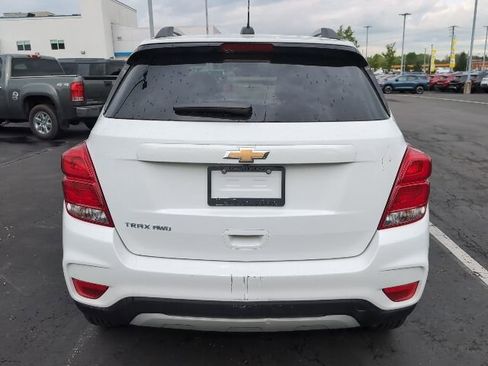 Used 2022 Chevrolet Trax LT w/ LT Convenience Package AWD/4WD image 2