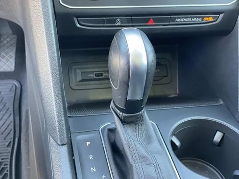 Used 2021 Volkswagen Atlas SE w/ Panoramic Sunroof Package FWD image 16