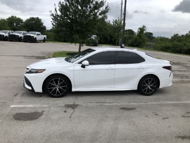 Used 2021 Toyota Camry SE FWD image 3