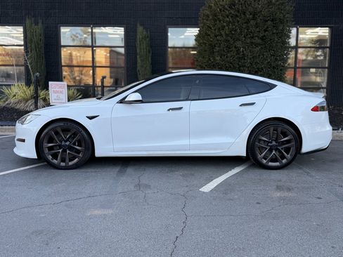 Used 2021 Tesla Model S Plaid image 9