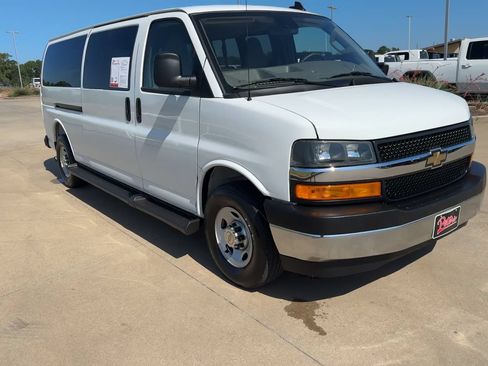 Used 2025 Chevrolet Express 3500 LT w/ LT Preferred Equipment Group RWD image 3